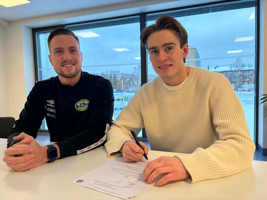 Alrek og Erik signerer kontrakten