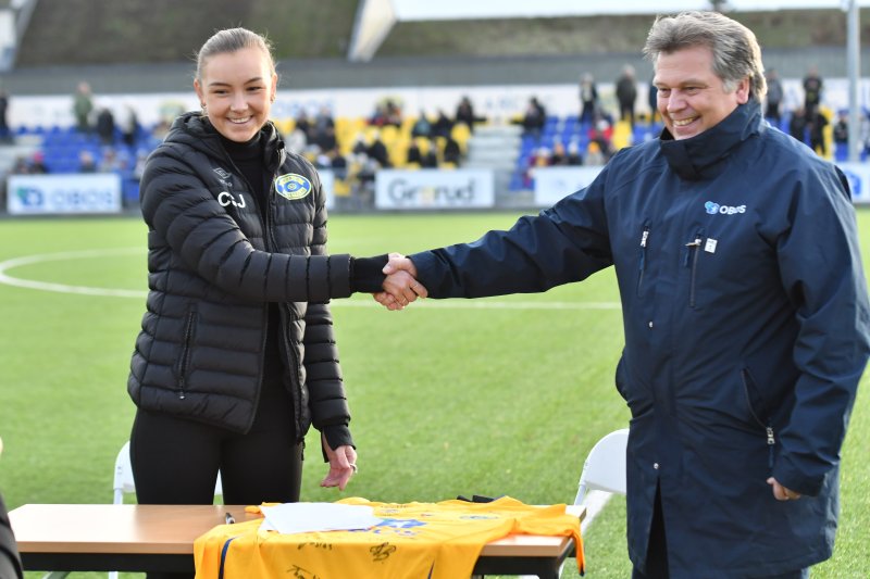 Markedssjef Camilla Johansen og sponsorrådgiver Eddie Thomas er fornøyde med ny avtale.